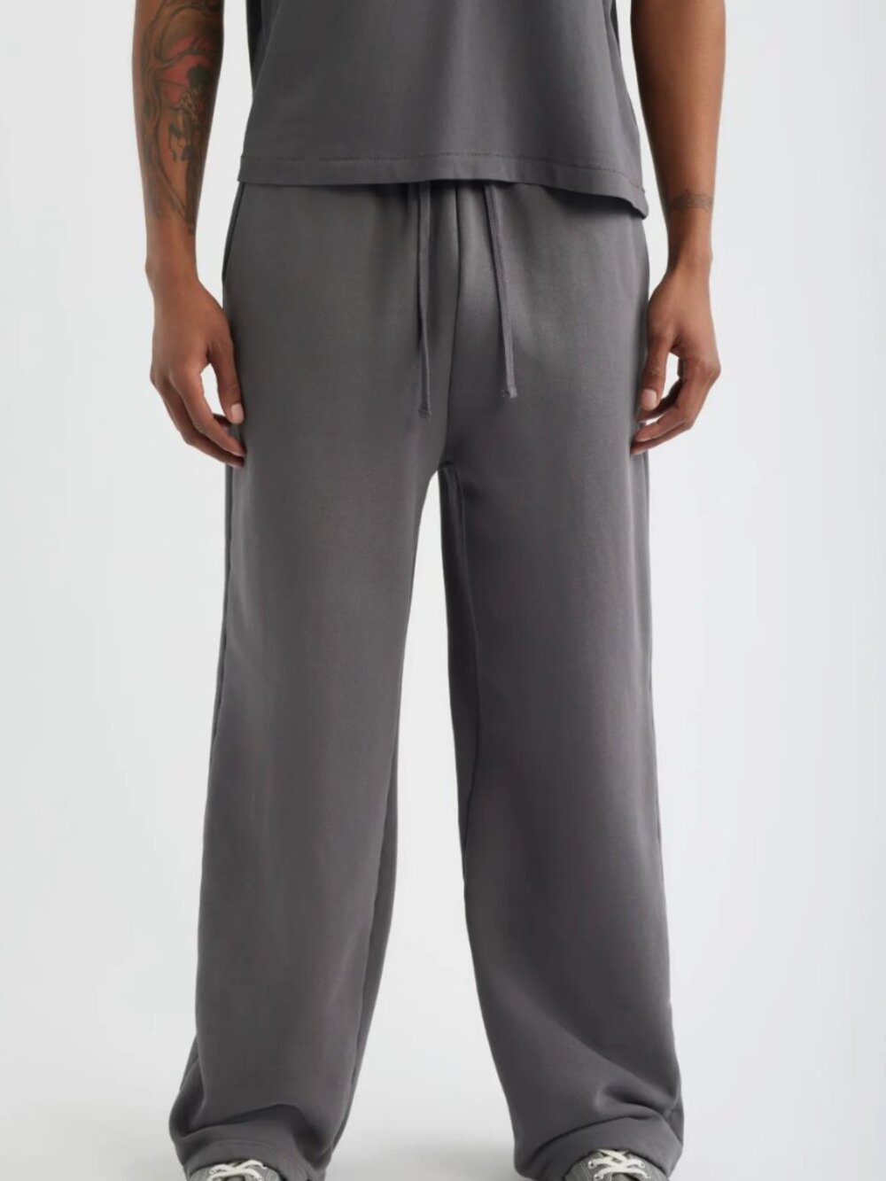 Elwood Core Straight Leg Sweatpants in Vintage Grey Size